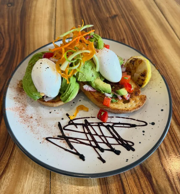 Smashed avo & poached eggs